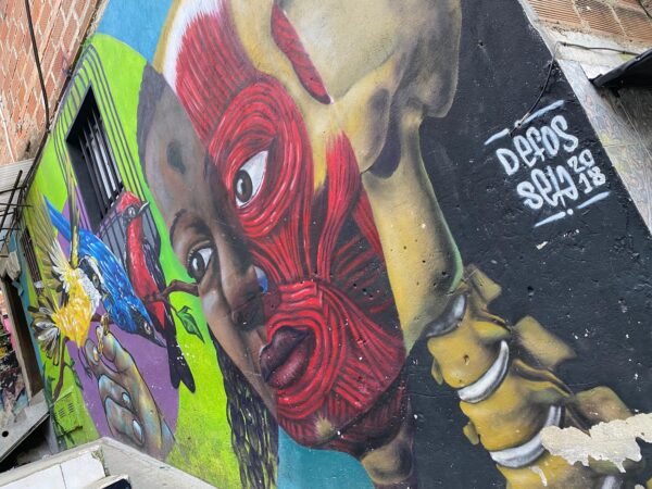 Comuna 13 — graffiti tours - Image 3