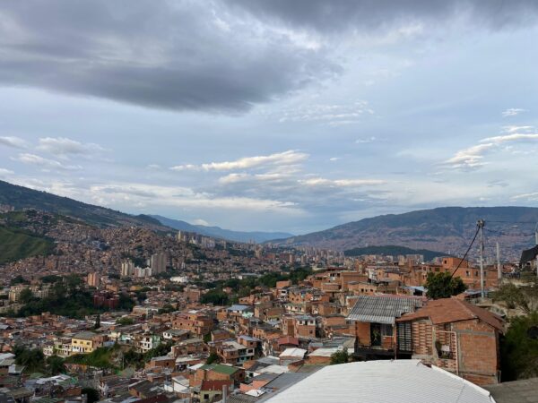 Comuna 13 — graffiti tours - Image 2